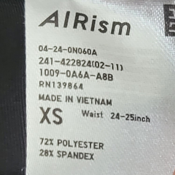 UniQlo Black Biker Short Size Extra Small - Picture 4 of 4